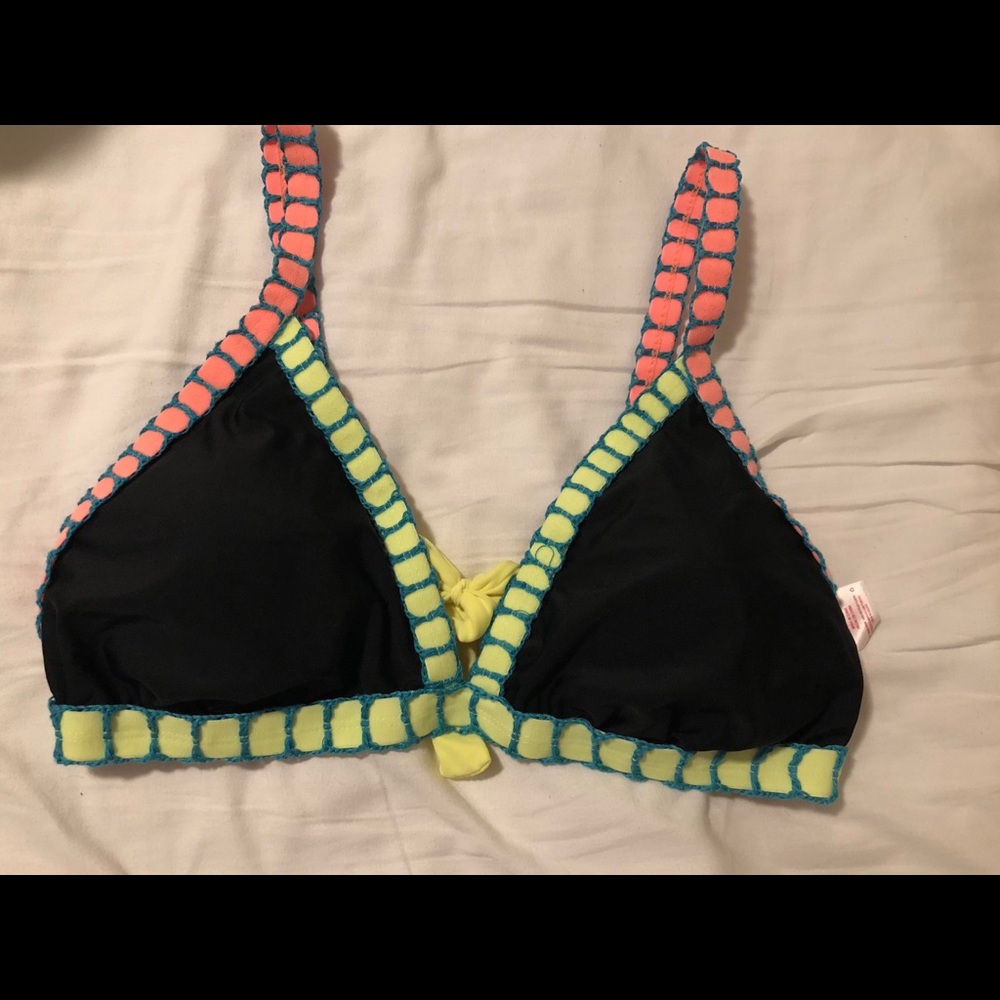 BNWOT. Multicolor Bikini top.